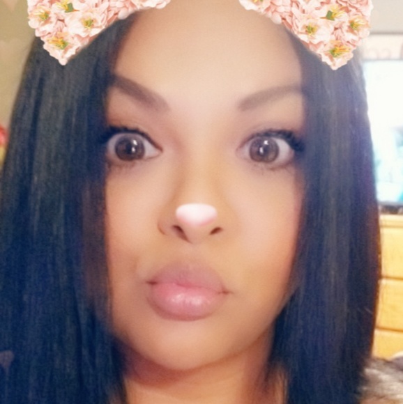 Meet your Posher, Monica - Picture 2 of 6